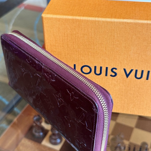 LOUIS VUITTON VERNIS MERLOT LONG ZIPPERED WALLET WITH BOX - Picture 10 of 11